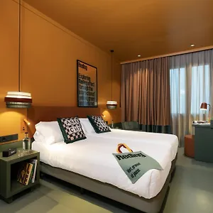 Chic&basic Reding Otel