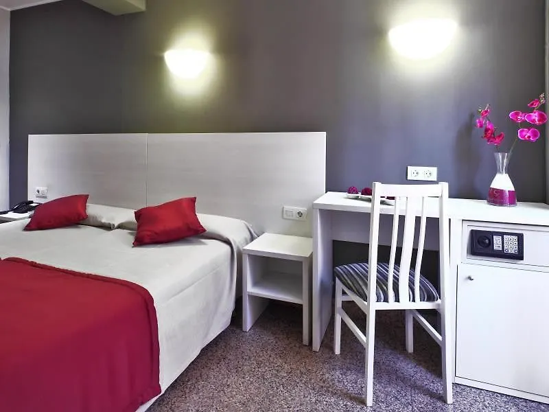 **  Hotel Nuevo Triunfo Барселона Испания